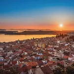 1 Bedroom Beautiful In