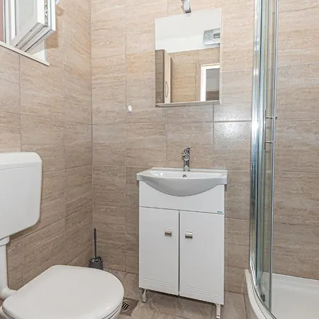 Appartement 1 Bedroom Beautiful In Šibenik