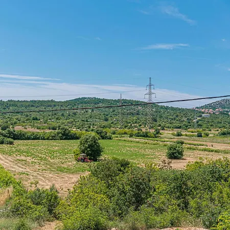1 Bedroom Beautiful In Appartement *