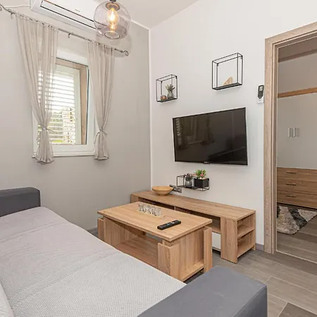 1 Bedroom Beautiful In Appartement