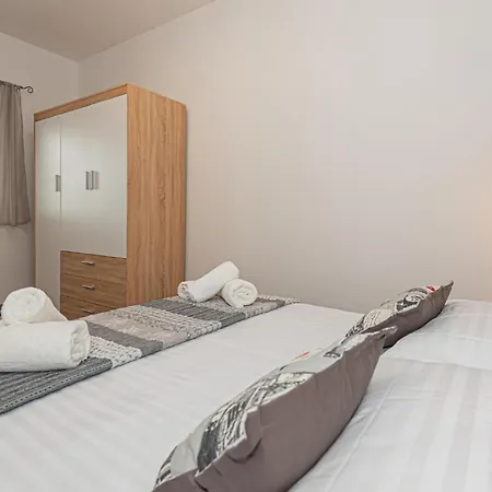 1 Bedroom Beautiful In Šibenik