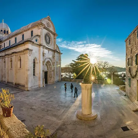 1 Bedroom Beautiful In Appartement Šibenik
