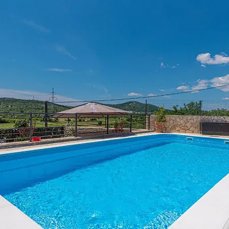 1 Bedroom Beautiful In Appartement